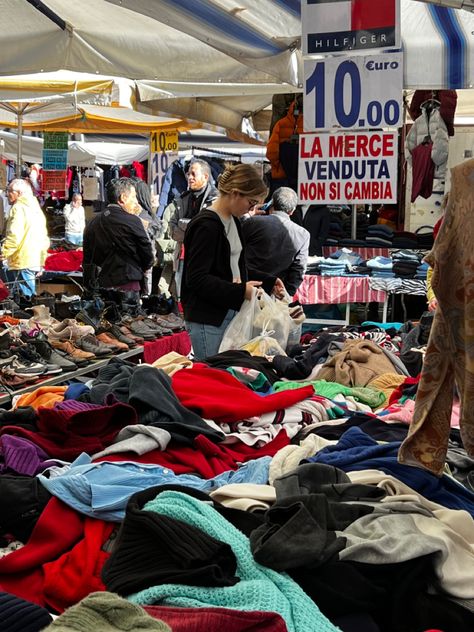 market in rome Flea Market Italy, Italy Market Aesthetic, Rome Flea Market, Flea Market Clothes, Italy Dump, Rome Market, Flea Market Aesthetic, Roma Aesthetic, Rome Shopping