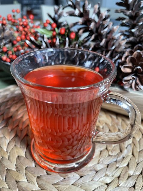 Red Hot Cinnamon Apple Juice Hot Apple Juice Drink, Hot Christmas Drinks, Hot Apple Juice, Apple Juice Drinks, Apple Juice Recipe, Cinnamon Drink, Moonshine Recipes, Red Hots, Candy Drinks