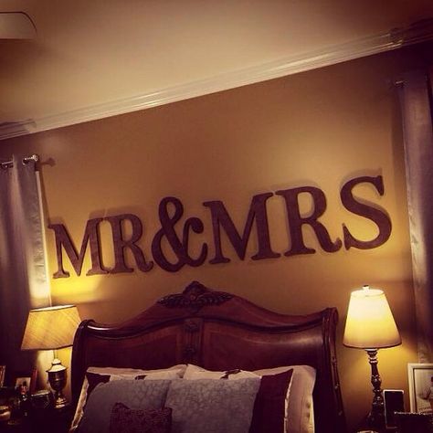 Large Mr & Mrs Sign Wedding Decor Wall Decor by LetterMania Mr And Mrs Bedroom Ideas, Mr And Mrs Bedroom, Pint House, Room Decor Ideas For Couples, Alternative Home Decor, Mr And Mrs Sign, Ampersand Sign, Army Decor, Mr Mrs Sign