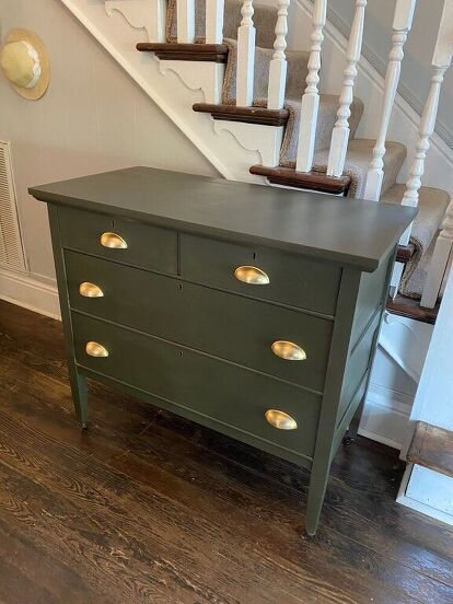 Green Chalk Paint Furniture, Dark Green Chalk Paint, Antique Green Paint, Dark Green Dresser, Green Dresser Makeover, Chalk Paint Bed, Chalk Paint Table, Green Chalk Paint, Rustoleum Paint