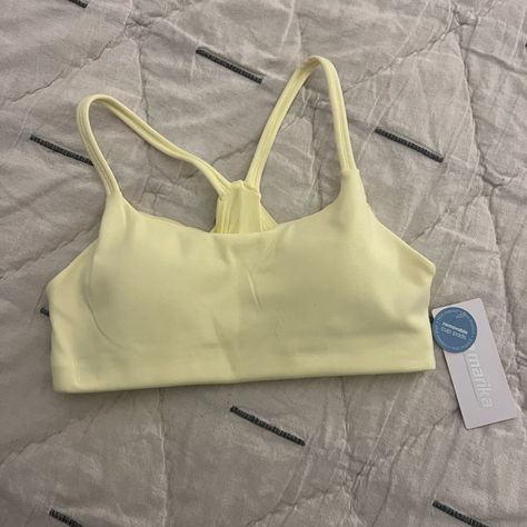 Light Yellow Sports Bra With Tags Intact And Never Worn Sport Bras Aesthetic, Clothes Arrangement, Micro Bra, Wag Dr, Yellow Bra, Sports Attire, Cute Sports Bra, Gym Bra, Sport Bras