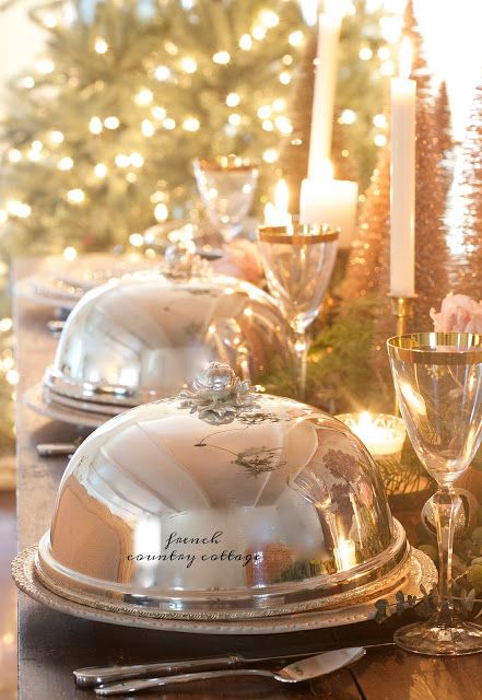 Colored Stemware, Elegant Christmas Dinner, California Countryside, Christmas Tables, Christmas Dining Table Decor, French Country Christmas, Elegant Entertaining, Christmas Dining Table, Decorating Diy