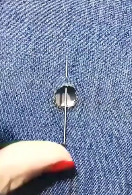 Holes In Jeans, Sewing Holes, Patch Hole, Mending Clothes, Visible Mending, Repair Clothes, Sewing Embroidery Designs, Sewing Basics, Sewing Techniques