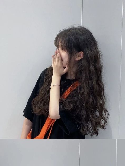 Curly Asian Hair, Korean Wavy Hair, Cute Hairstyles For Long Hair, Long Hair Perm, Haircut 2023, A Beautiful Mind, Hairstyles Cute, Cute Haircuts, Hair Cute