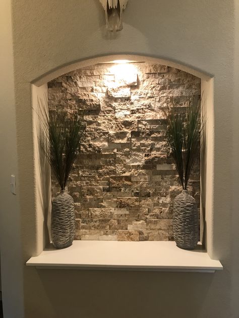 Entryway Stone Walls, Outdoor Niche Ideas, Curved Niche Decor, Niche Design Wall Living, Diy Wall Niche, Wall Niche Ideas Entryway, Recessed Wall Niche Decor, Wall Niche Entryway, Hallway Niche Ideas