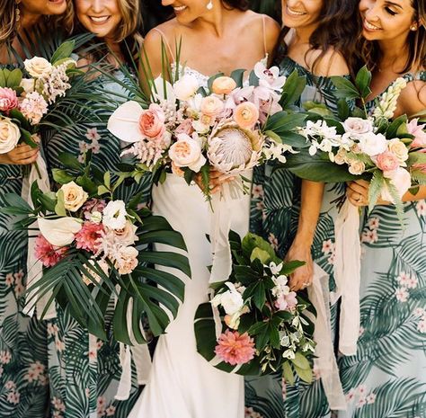 Tropical Wedding Bouquets, Unique Wedding Bouquet, Bridal Bouquet Summer, Tropical Wedding Theme, Beach Wedding Decorations Reception, Gorgeous Rings, Tropical Wedding Flowers, Fiesta Tropical, Flowers And Greenery