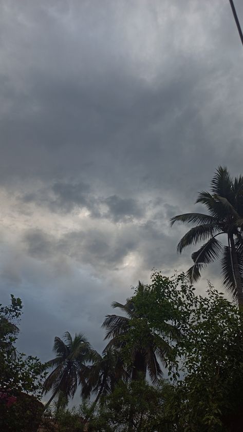 Cloudy Sunset Sky, Aesthetic Weather Pictures, Rainy Sky Photography, Rainy Weather Snap, Cloudy Night Sky Aesthetic, Day Sky Aesthetic, Rainy Sky Aesthetic, Nature Asthetics Photos, Rainy Clouds Aesthetic