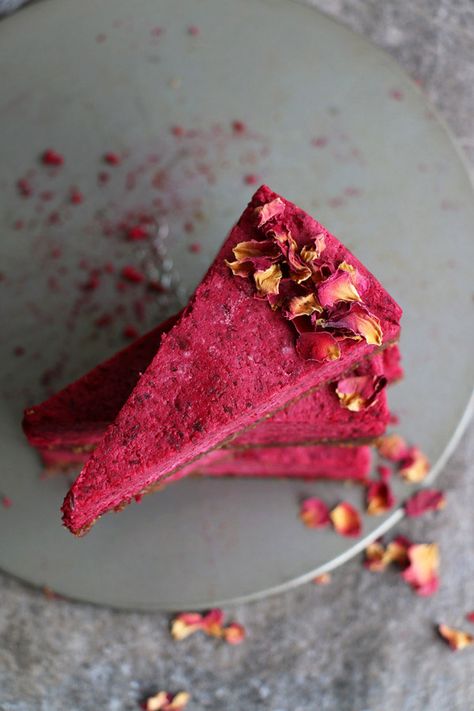 Raw Beetroot Cake with Walnut and Fig Crust (grain-free & vegan) Beet Cake, Beetroot Cake, Spring Form, Raw Cheesecake, Raw Vegan Desserts, Flourless Cake, Raw Cake, Mothers Day Cake, Raw Desserts