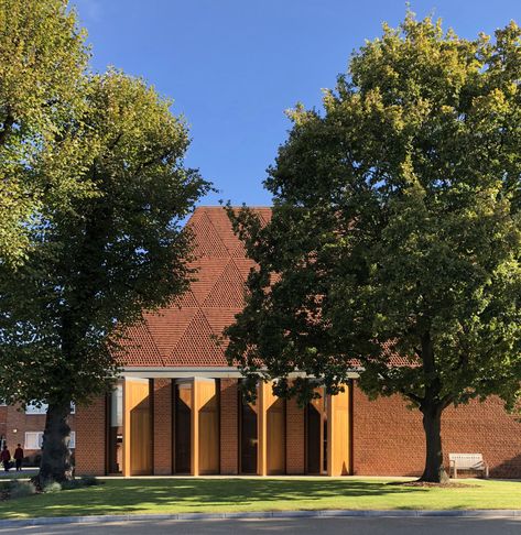 King’s College School Wimbledon Music School / Hopkins Architects Proportion Architecture, Hopkins Architects, Kings College, Architecture Today, Clay Roof Tiles, Clay Roofs, Timber Roof, Brick Construction, King's College