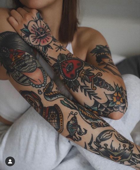 Traditional Back Tattoo, Traditional Tattoo Woman, Traditional Tattoo Inspiration, Vintage Tattoos, Traditional Style Tattoo, Traditional Tattoo Sleeve, Leg Tattoos Women, Leg Sleeve Tattoo, Traditional Tattoo Art