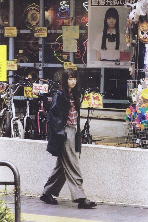 ⿻ on Twitter: "this pic is so good imagine passing by your movie poster without caring… " 90s Japanese Fashion, Japan 80's Aesthetic, 1990 Style, Komatsu Nana, Nana Komatsu, 일본 패션, The Cardigans, Look Retro, Japan Aesthetic