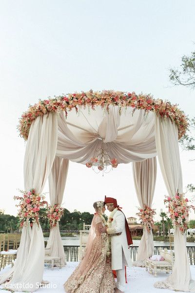 Indian couple photography at the end of wedding ceremony http://www.maharaniweddings.com/gallery/photo/112182 @obsevents @Eventricsw @allearsnet/four-seasons-orlando-at-walt-disney-world-resort @castaldostudio/castaldo-studio-artistic-album-design Outdoor Wedding Ideas Indian, Morning Wedding Decor Indian, Boho Mandap Decor, Morning Indian Wedding, Mandap Designs Outdoor, Vidhi Mandap Indian Weddings, Outdoor Indian Wedding Mandap, Indian Wedding Mandap Decorations, Wedding Themes Indian