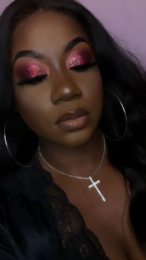 #makeuptutorial #makeupvideos #red #eyemakeup #eyeshadow Pink And White Makeup Looks, Cosmic Makeup, Maroon Eye Makeup, Black Makeup Looks, Red Eyeshadow Look, Light Pink Eyeshadow, Maroon Eyeshadow, Burgundy Eye Makeup, Red Makeup Looks