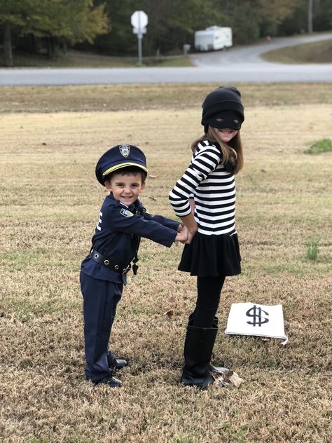 Cops and robbers sibling costume ❤️ Family Police And Robber Costume, Robbers Costume, Cops And Robbers Costume, Prison Pictures, Jester Character, Robber Halloween Costume, Mother Daughter Halloween Costumes, Burglar Costume, Halloween Cop