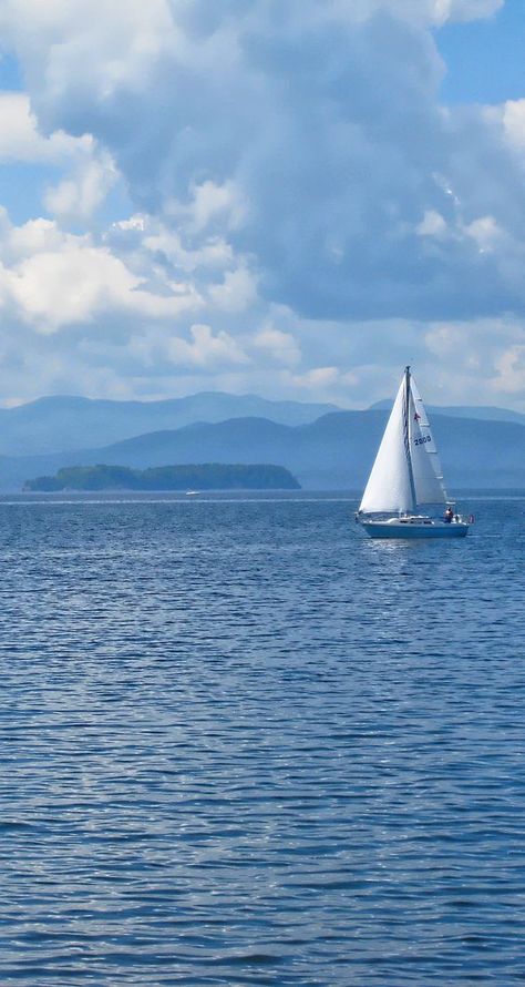 Sailboat Photos, Sailboat On Water, Sailboat Wallpaper, Boat On Water, Vermont Summer, Sailboat Photography, Sailboat Painting, Lake Champlain, Places In The World