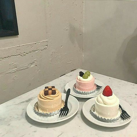 Icing Aesthetic, Macaron Sweet, Cakes Aesthetic, Great Day, Cake Aesthetic, Basic Cake, Cake Inspo, Baking Business, Small Cake