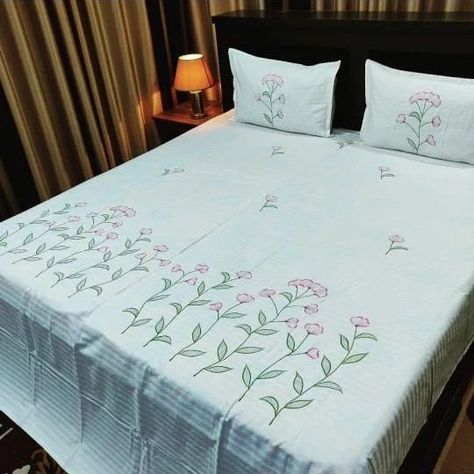 DESIGNER KING SIZE PATCHWORK/APPLIQUE EMBROIDERED BEDSHEET SET🔥 ⬅️Size : 108/108 inches ⬅️Fabric : 100% soft Percale Cotton ⬅️Set Contains: 1 bedsheet with 2 pillow covers ⬅️Fine EmbroiderY ⬅️Machine Washable 1599/- freeshipping 🥰 Hand Embroidery Design For Bedsheet, Applique Bedsheet Designs, Bedsheet Design, Patchwork Applique, Fine Embroidery, Design Embroidery, Hand Embroidery Design, Cotton Set, Embroidery Machine