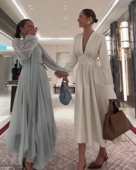 Alexandra saint mleux + rebecca donaldson - singapore gp 2024 White Dress Fancy, Rebecca Donaldson, Alexandra Malena, F1 Wags, F1 Wag, Elegant Outfit Classy, Dress Fancy, Church Outfits, Girls World