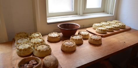 Tudor Meat Pies – Food Time Machine Court Pictures, Medieval Recipes, British Cooking, Meat Pies, Stem Challenge, I'm Tired, Meat Pie, Henry Viii, Pumpkin Pie Recipes