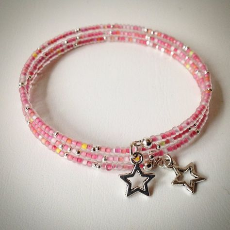 Beaded memory wire bracelet - silver and pink frosted seed beads and star pendants Memory Wire Bracelets Diy, Wire Bracelets Diy, Memory Wire Jewelry, Memory Wire Wrap Bracelets, Beaded Memory Wire Bracelets, Beaded Memory Wire, Wire Bracelets, Beaded Necklace Diy, Memory Wire Bracelet