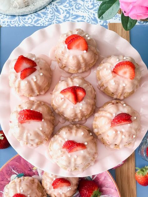 Valentines Mini Bundt Cake, Tiny Bundt Cakes, Mini Strawberry Bundt Cake Recipes, Valentines Bundt Cake, Valentine Brunch Ideas Easy Recipes, Easter Mini Bundt Cakes, Mini Strawberry Bundt Cake, Strawberry Bundt Cakes, Valentines Appetizers