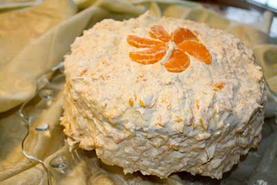 Mandarin orange cream cake - used to have this every year for my birthday Mandarin Orange Dessert Recipes, Orange Cream Cake, Chess Bars, Orange Pineapple Cake, Orange Recipes Dessert, Desert Board, Mandarin Orange Cake, Busy Mom Recipes, Sponge Recipe