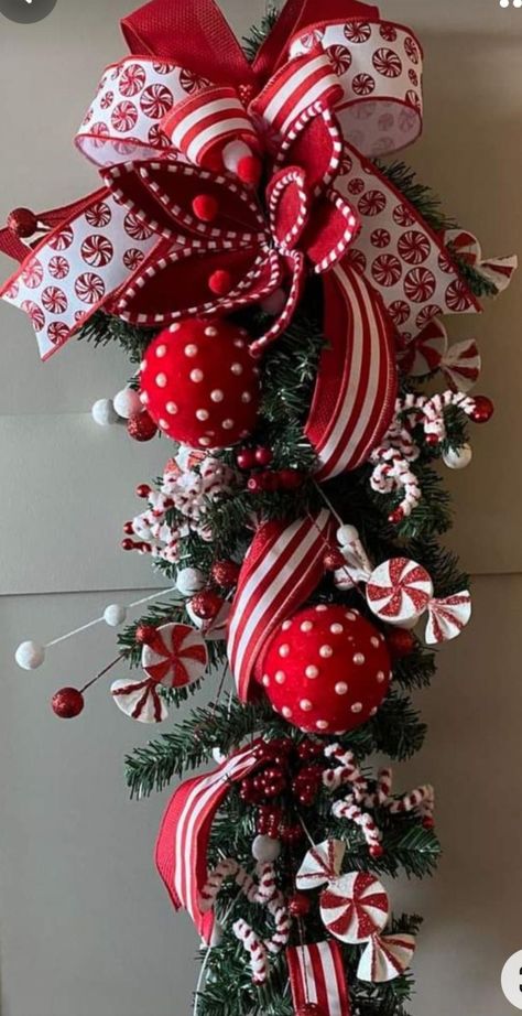 Christmas Bell Swag Diy, Christmas Door Swags Diy Deco Mesh, Christmas Wreath Ideas 2023, Unique Christmas Tree Ideas Creative, Christmas Swags Ideas, Christmas Swags For Front Door, Xmas Swags, Christmas Decorations Centerpiece, Holiday Wreaths Diy