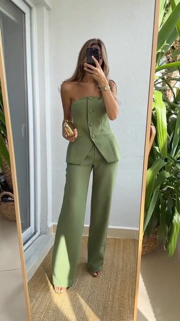 Women's Outfit Sets, Women's Fashion Set, Elegante Casual, Classy Work Outfits, Classy Casual Outfits, Graduation Outfit, Women's Casual Style, Looks Chic, Professional Outfits