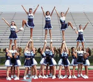 Common high school pyramid. Cheer Pyramids, Cheerleading Pyramid, Cheerleading Pyramids, Cheerleading Coaching, Cheer Captain, Cheerleading Stunt, High School Cheer, Cheer Poses, Michigan Sports