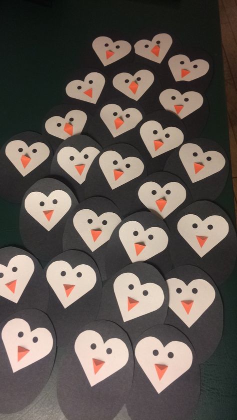 Penguin door decs-easy to make! Ra Christmas Door Decs, Winter Dorm Door Decorations, Easy Door Decs Ra, Penguin Door Decoration, Winter Door Decs Ra, Winter Door Decs, College Door Decs, Christmas Door Tags, Disney Door Decs