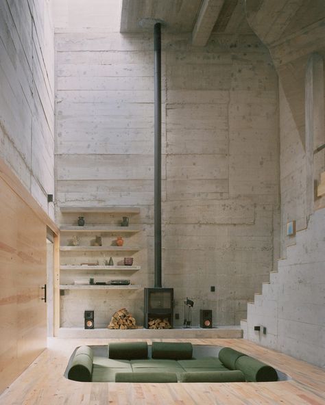 Eight stylish living rooms where board-marked concrete adds character Concrete Wood Green Interior, Brutalist Tiny House, Wood And Concrete Architecture, Ludwig Godefroy, Brutalist Concrete House, Brutalist Tropical Home, Brutalist Concrete, Walls Of Jericho, Concrete Homes