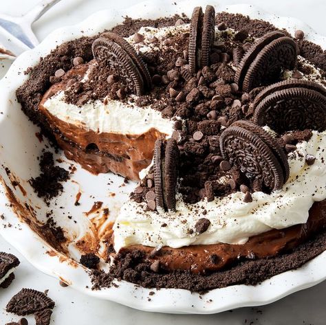 Baileys Chocolate Pie, Easy Irish Desserts, Homemade Chocolate Cream Pie, Oreo Pie Crust, Chocolate Cream Pie Recipe, Irish Desserts, Oreo Pie, Creamy Pudding, Chocolate Cream Pie