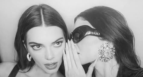 Kylie And Kendall, Mazzy Star, Super Rich Kids, The Kardashians, Video X, Kardashian Jenner, New Energy, Black N White, Model Life