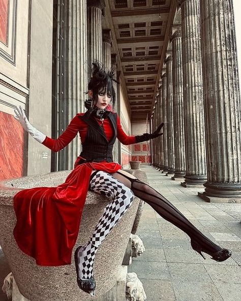 Todas as publicações • Instagram Weird Reference, Jester Core, Cabaret Fashion, Pregnant With Triplets, Cabaret Goth, Funky Punky, Fantasy Circus, Carnival Aesthetic, Dark Cabaret