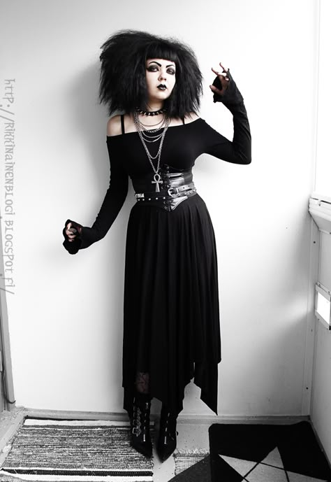 Trad Goth Outfits, Goth Outfit Inspo, Traditional Goth, Goth Gifts, Goth Outfit Ideas, How To Impress, Goth Subculture, Tumblr Page, Trad Goth