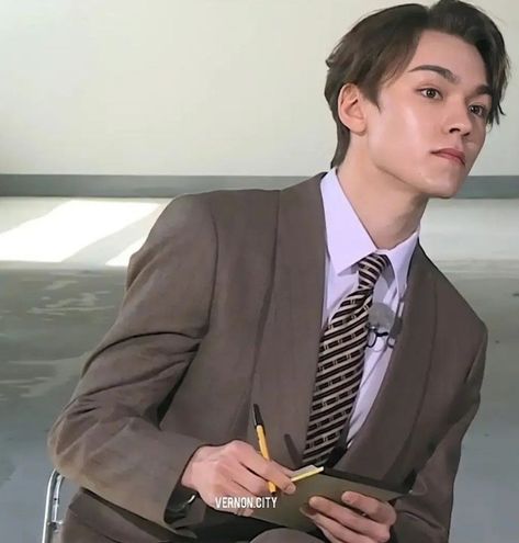 Vernon In Suit, Face Asian, Chwe Hansol, Vernon Seventeen, Hansol Vernon, Vernon Chwe, Kpop Men, Pop Punk, Seventeen Right Here