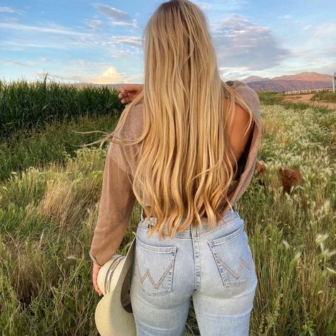 Western Blonde Hair, Country Blonde Girl, Cute Country Pictures, Blonde Country Girl, Hair Summer 2023, Country Girl Hair, Warm Chocolate Brown Hair, Instagram Photos Aesthetic, Blonde Cowgirl