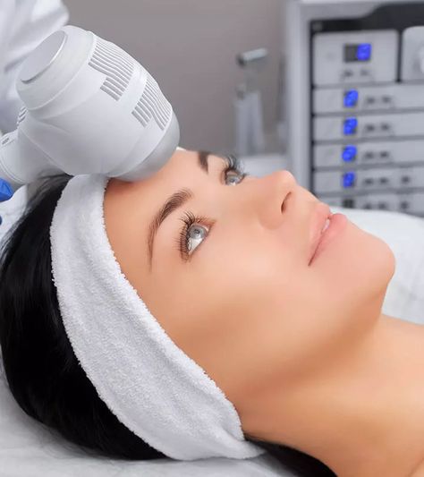 7 Best Cold Therapy Machines Currently Available – 2021 Cold Laser Therapy, Therapy Machine, Leg Massage, Skin Specialist, Boost Collagen Production, Cosmetic Treatments, Laser Therapy, روتين العناية بالبشرة, Skin Clinic