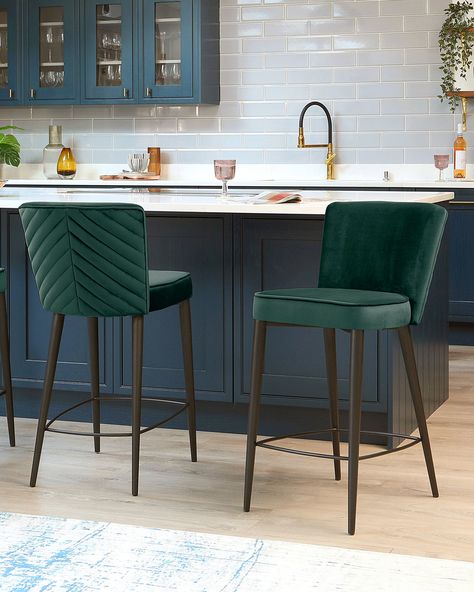 Kitchen Stools With Back, Velvet Bar Stools, Green Bar Stools, Island Seating, Bar Stools Kitchen, Stools For Kitchen, Open Plan Kitchen Living, Velvet Stool, Stools Kitchen