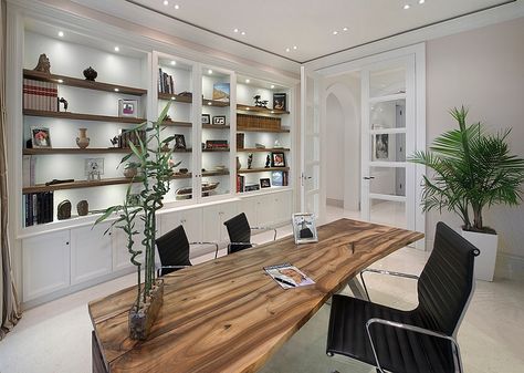 Natural greenery helps in shaping a harmonious home office [Design: Michelangelo Custom Homes] Mediterranean Office, Dark Shelves, Home Office Design On A Budget, Design De Configuration, Feng Shui Office, White Bookshelf, Live Edge Desk, Tiny Office, Office Design Inspiration