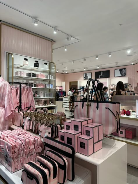 Victorias Secret Aestethic, Shopping Day Aesthetic, Victoria Secret Shop, Victoria Secret Shopping, Victoria's Secret Aesthetic, Victoria Secret Store, Victoria Secret Shops, Victoria's Secrets, Victoria Secret Model