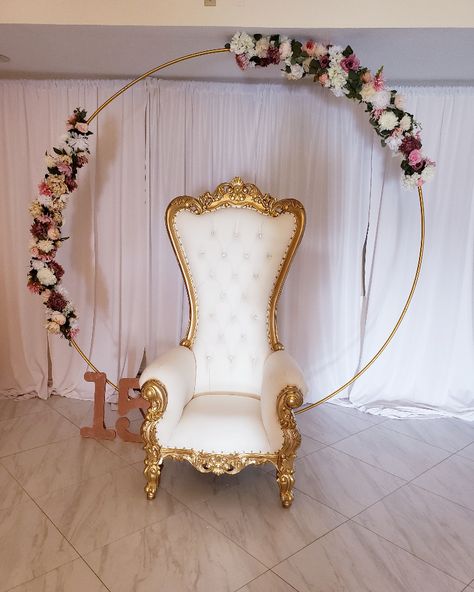 If you're celebrating a major milestone such as a #quinceañera or a sweet 16...you’ll need this Royal Throne Chair, trust me Quince Throne Chair Decor, Quince Chair Decor, Royal Table Decorations, Sweet 16 Chair Ideas, Quince Chair Decorations, Quinceanera Chairs Ideas, Royal Ball Birthday Party Sweet 16, Quinceañera Chair, Quinceanera Throne