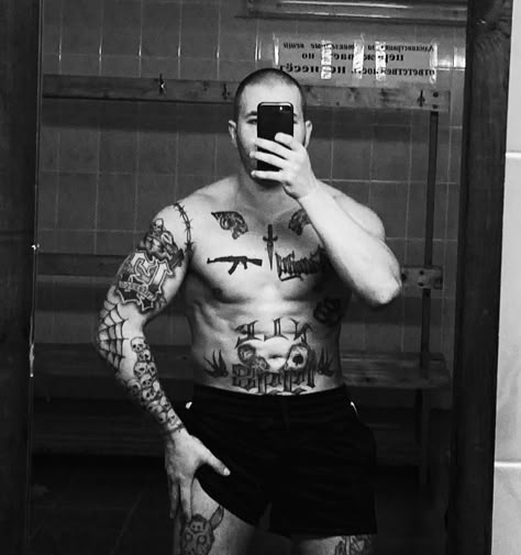 Alt Men Tattoo, Punk Tattoo Grunge Men, Trap Muscle Tattoo, Tattoos Egypt, 2 Face Tattoo, Russian Gang Tattoos, Aesthetic Egypt, Artist Aesthetic Outfit, Underground Tattoo