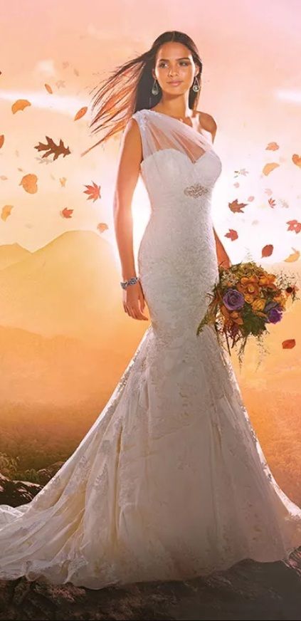 wedding dress for Pocahontas, from Alfred Angelo Eclectic Centerpieces, Wedding Spanish Style, Pocahontas Wedding, Disney Inspired Wedding Dresses, Disney Fairytale Wedding Dress, Disney Princess Wedding Dresses, Disney Princess Wedding, Disney Wedding Ideas, Princess Wedding Gown