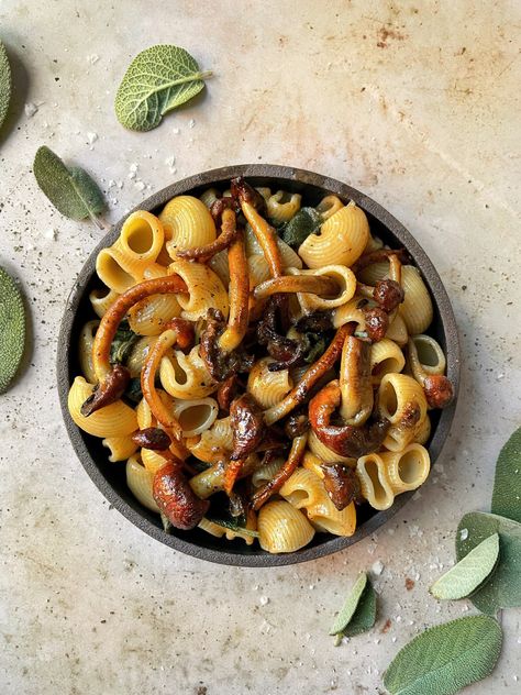 Chestnut Pasta Recipes, Chestnut Mushroom Recipes, Saucy Meals, Chestnut Mushroom, Sage Pasta, Mushroom Recipes Vegan, Mushroom Dishes, Brown Butter Sage Sauce, Chestnut Mushrooms