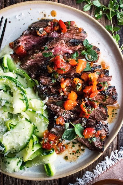 Peper Steak, Skirt Steak Recipe, Red Pepper Relish, Wellness Foods, Raw Zucchini Salad, Steak Marinated, The Original Dish, Raw Zucchini, Skirt Steak Recipes