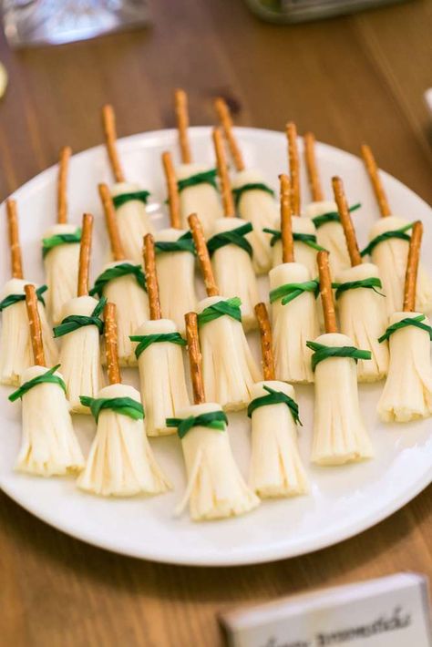 Edible broomsticks at a Harry Potter birthday party! See more party ideas at CatchMyParty.com! Cheese Broomsticks, Harry Potter Tea Party, Harry Potter Motto Party, Harry Potter Tea, Gateau Harry Potter, Harry Potter Snacks, Harry Potter Parties Food, Harry Potter Movie Night, Harry Potter Marathon