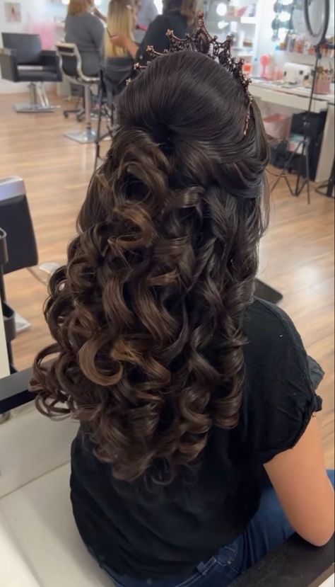 Quinceanera Curly Hairstyles, Quincenera Hairstyles For Curly Hair, Half Up Quince Hair, Quinceanera Hairstyles Shoulder Length, Quince Half Up Half Down Hairstyles, Quince Hairdos, Quince Hairstyles Half Up Half Down, Half Up Half Down Hair Quinceanera, Quinceanera Hairstyles Mid Length