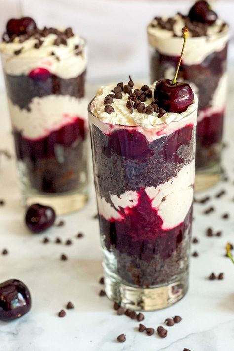 Black Forest Cherry Trifle, Black Forest Cake Trifle, Black Forest Trifle Easy, Christmas Desserts In Glasses, Desert In Cups Dessert Recipes, Trio Of Desserts Ideas, Dessert In Glasses Ideas, Individual Trifles, Individual Trifle