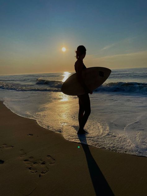 #Beach #ocean #Skimboard #nature Skim Boarding Aesthetic, Skim Board Designs, Surfboard Pictures Aesthetic, Aesthetic Wakeboarding, Summer Hobbies, Blue Surf Board Aesthetic, Beach Things, Summer Sunset, Beach Bum